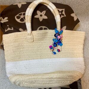 ✨ ALTRU TAN AND WHITE STRAW HANDBAG (LIKE NEW CONDITION)💥NO TAG✨